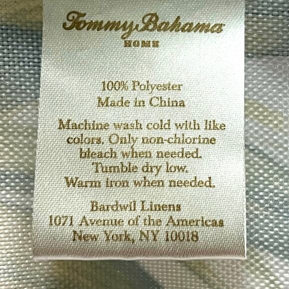 Tommy Bahama pineapple floral tropical tablecloth and napkins set - Picture 6 of 6